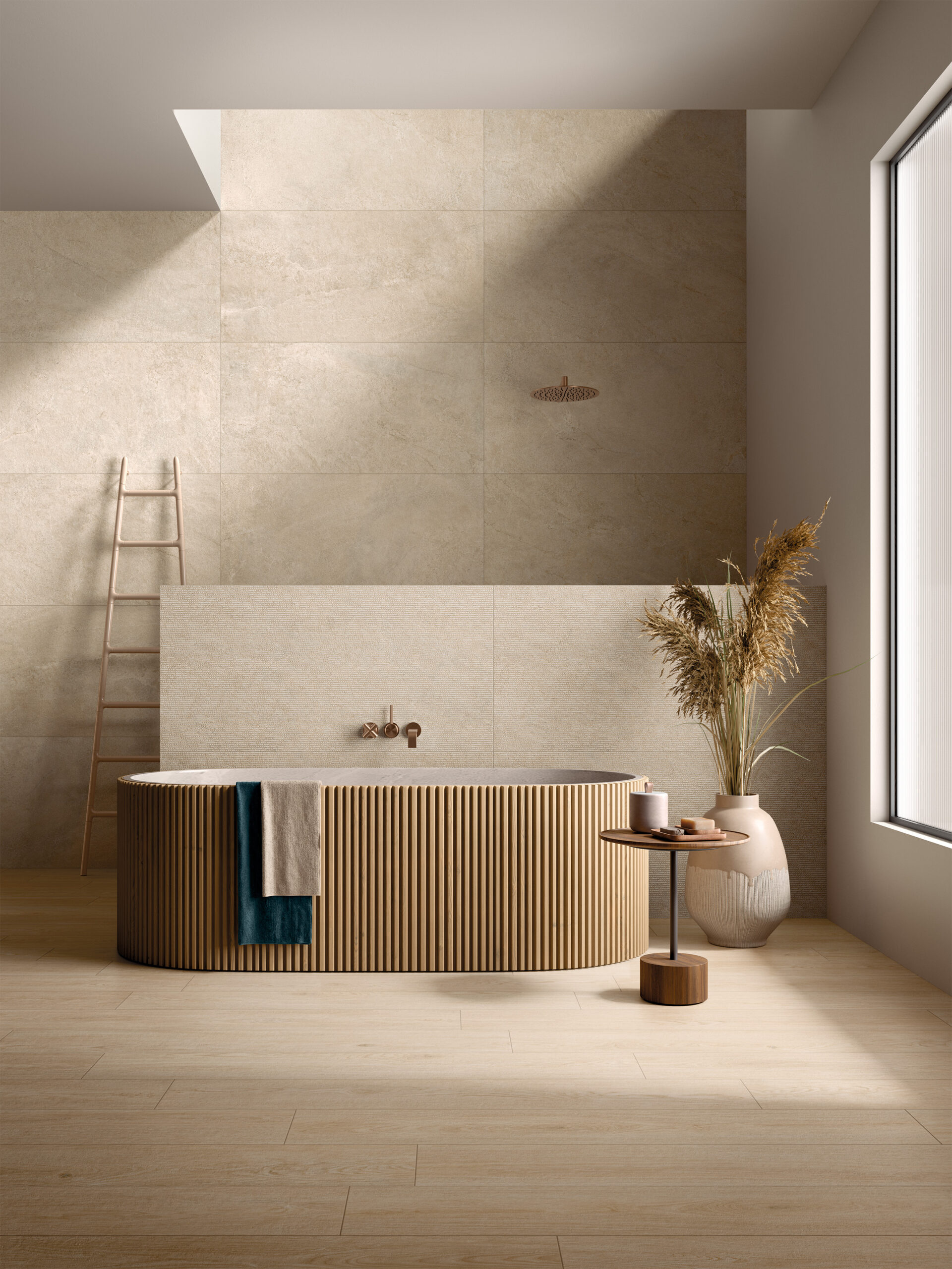 Badkamer met natuursteenlook tegels op wand en vloer